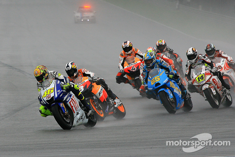 Inicio: Valentino Rossi, Fiat Yamaha Team y Dani Pedrosa, Repsol Honda Team