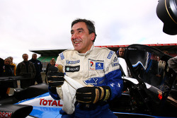 François Fillon, premier ministre de la France, conduit la Peugeot 908 HDi FAP, gagnante lors des 24 heures du Mans