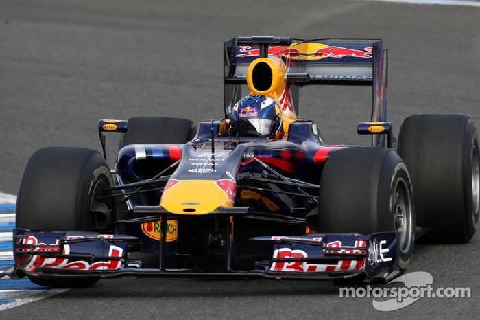 Daniel Ricciardo, test ediyorfor Red Bull Racing