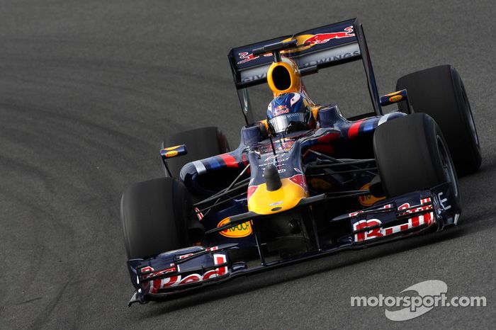 Daniel Ricciardo, test ediyorfor Red Bull Racing, ve horn, nose