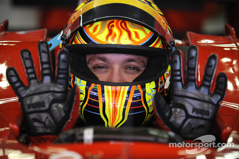 Valentino Rossi prueba el Ferrari F2008 en Barcelona