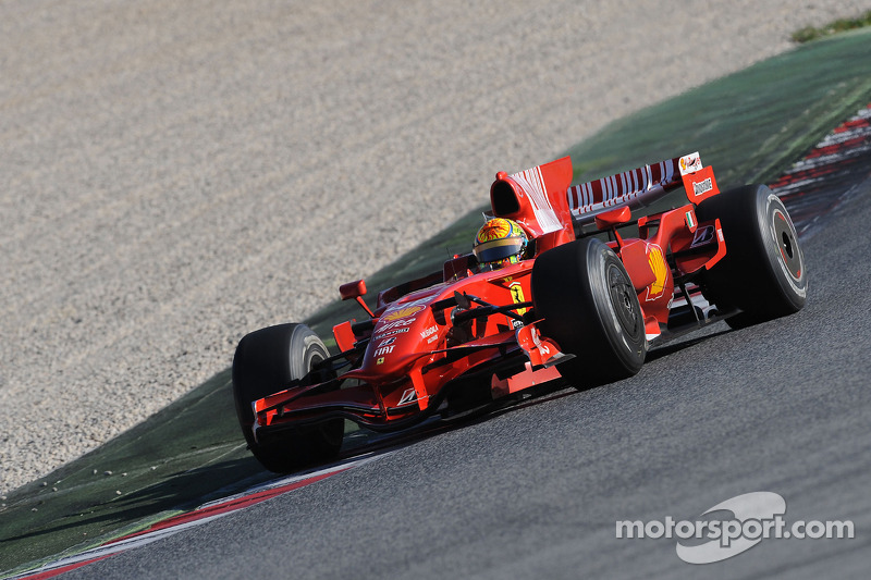 Valentino Rossi au volant de la Ferrari F2008 à Barcelone, en 2010