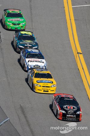 Kevin Harvick, Dale Earnhardt Jr., Carl Edwards, Joey Logano y Kyle Busch