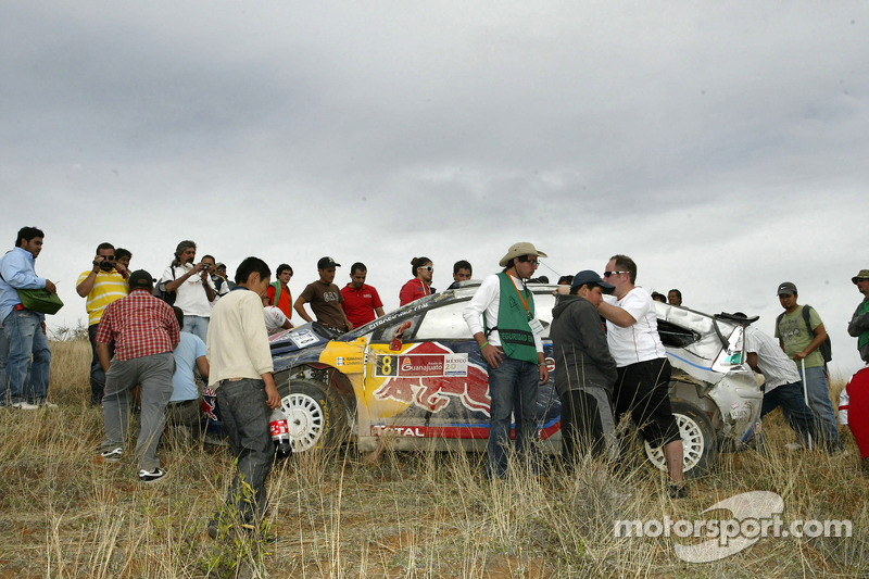 Kimi Raikkonen y Kaj Lindstrom, Citroën C4 WRC, Citroën Junior Team choca y queda fuera del rally