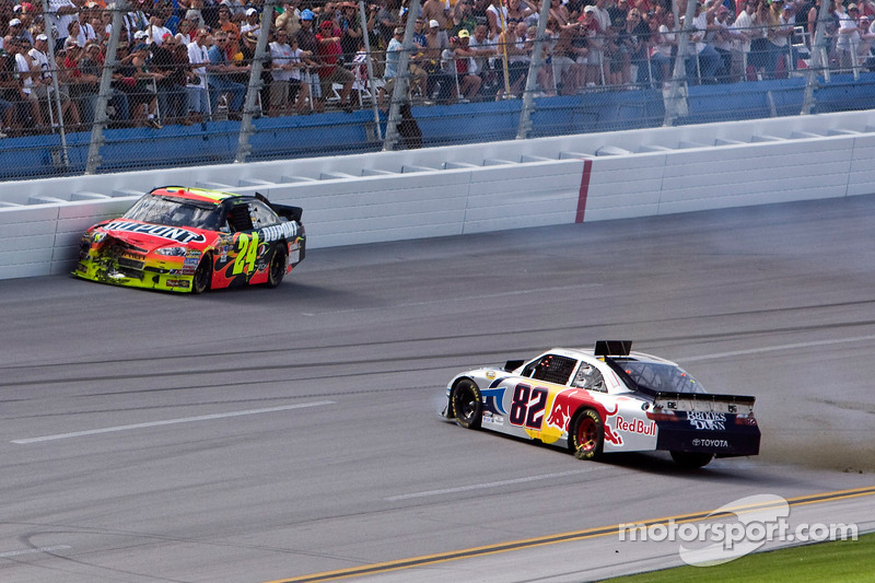 Crash: Jeff Gordon, Hendrick Motorsports, Chevrolet; Scott Speed, Red Bull Racing Team, Toyota