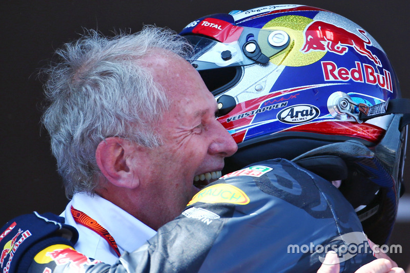 Verstappen viert feest met Marko