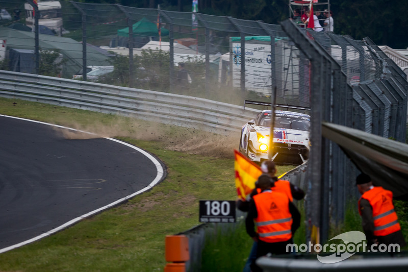 Incidente per #24 Team Zakspeed, Nissan GT-R Nismo GT3: Marc Gassner, Florian Strauß, Tom Coronel