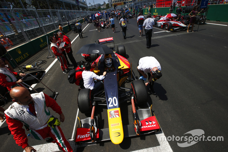 Antonio Giovinazzi, PREMA Racing, Nobuharu Matsushita, ART Grand Prix & Sergey Sirotkin, ART Grand Prix en la parrilla