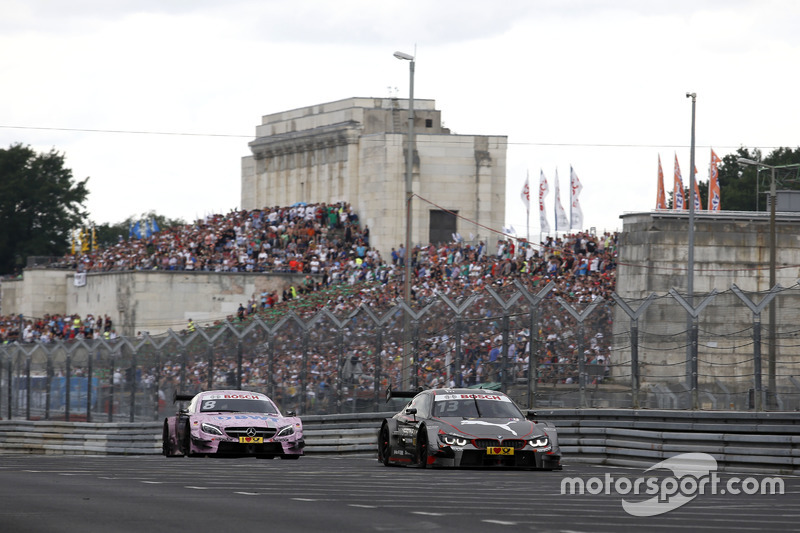 #7: DTM-Autos vor den Steintribünen in Nürnberg