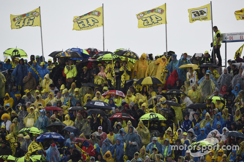 Rossi-fans in de regen