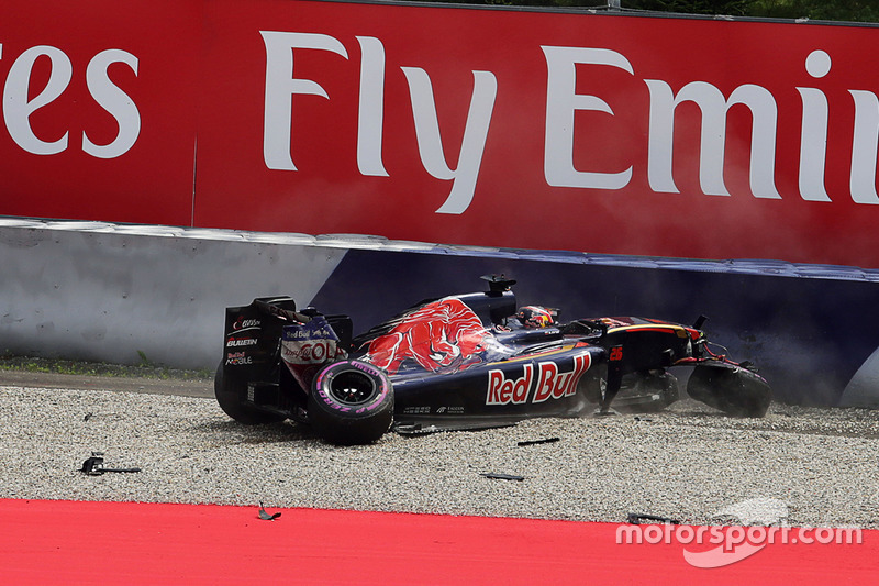 10 (GP de Austria) Daniil Kvyat, Scuderia Toro Rosso se estrella en la calificación