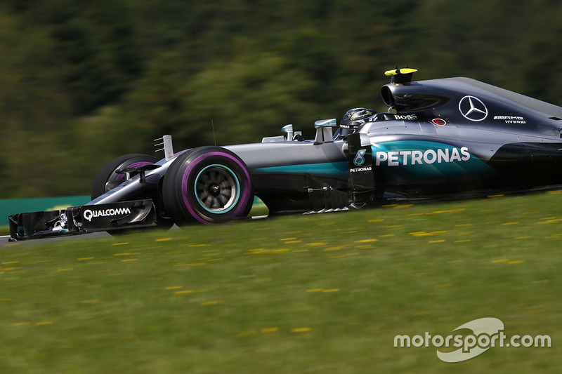 6: Nico Rosberg, Mercedes AMG F1 W07 Hybrid (incluida sanción de 5 posiciones)