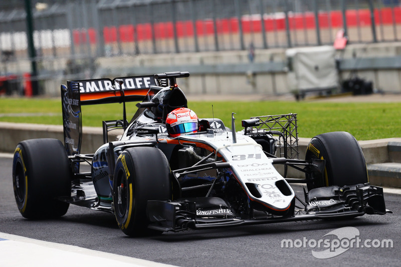 Nikita Mazepin, piloto de desarollo del Sahara Force India F1 Team, con el VJM09