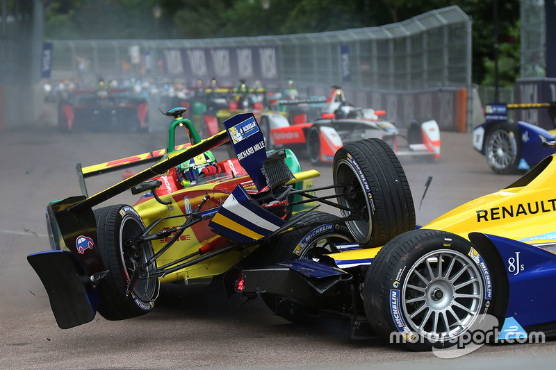 8. Accidente en la primera curva de Lucas di Grassi, ABT Schaeffler Audi Sport y Sébastien Buemi, Renault e.Dams