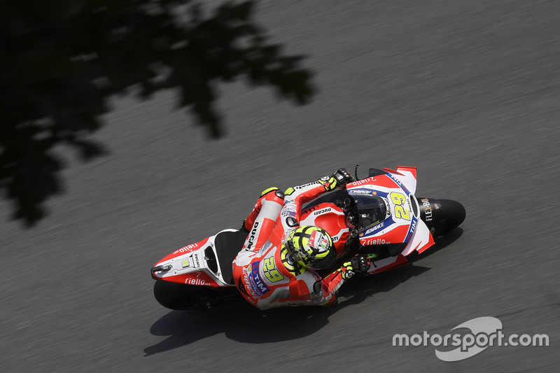 6. Andrea Iannone von oben